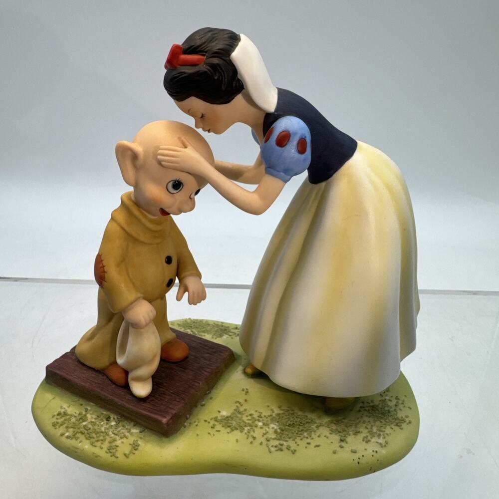 Vintage Walt Disney Snow White & Dopey Ceramic Figurine Japan Disneyland Dwarves